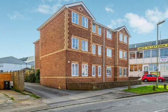 1 Bedroom Flat To Rent In Lees Lane, Gosport, PO12