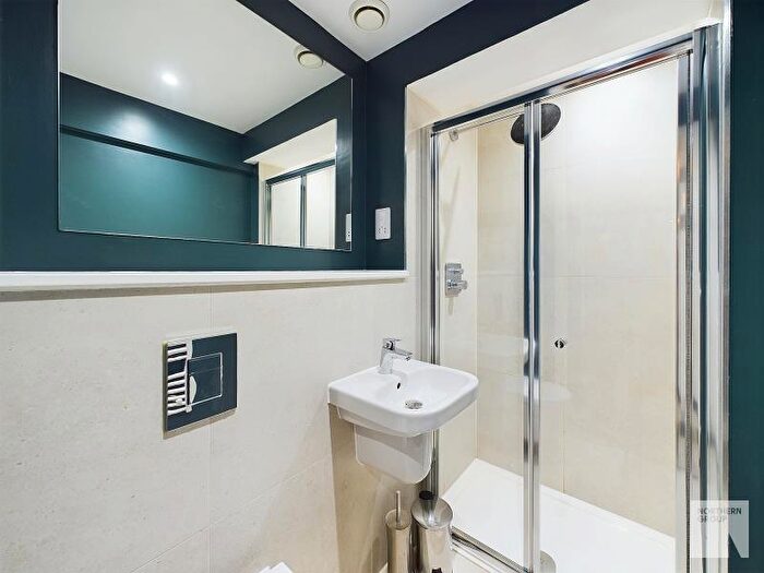 2 Bedroom Apartment To Rent In Sky Gardens :: Old Trafford, M15