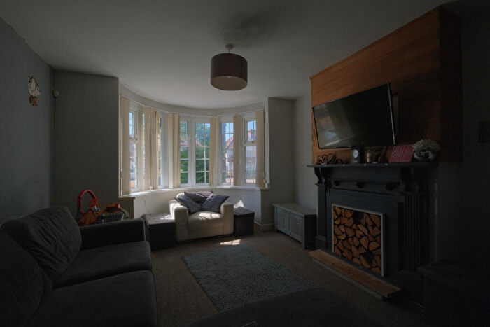 3 Bedroom Semi-Detached House For Sale In Shirley Road, Hall Green, B28