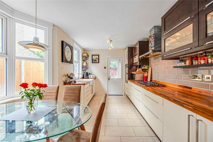 4 Bedroom Semi-Detached House To Rent In Parsonage Lane, Enfield, EN2