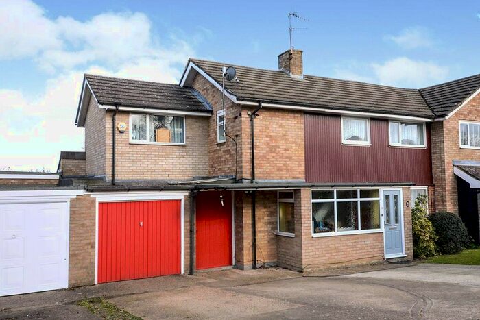 4 Bedroom Semi-Detached House To Rent In Hartsbourne Way, Hemel Hempstead, Hertfordshire, HP2