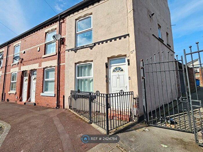 4 Bedroom End Of Terrace House To Rent In Tottington Street, Manchester, M11