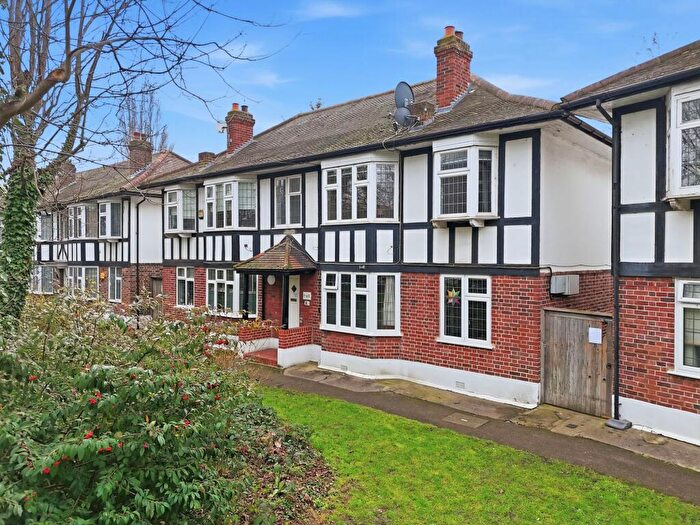 2 Bedroom Flat For Sale In Tudor Court, Walthamstow, E17