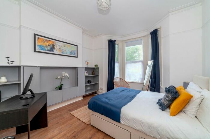 2 Bedroom Flat To Rent In Fermoy Road, London, W9