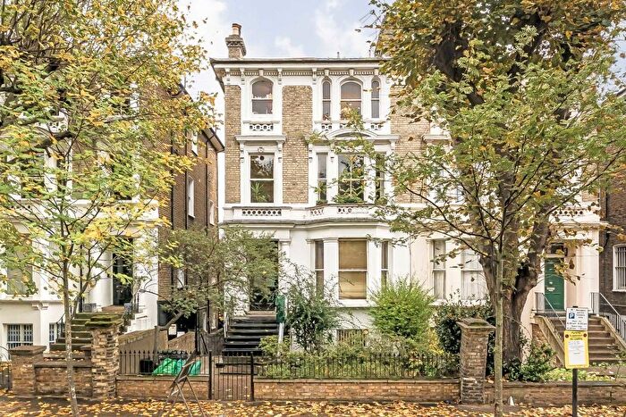 2 Bedroom Flat To Rent In Cambridge Gardens, North Kensington, W10