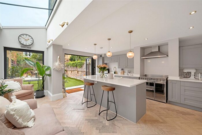 5 Bedroom Terraced House For Sale In Grandison Road, SW11