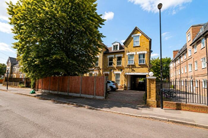 2 Bedroom Apartment To Rent In Dunheved Road North, Thornton Heath, CR7