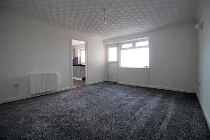 2 Bedroom Flat To Rent In Anne's Court, Sea Front, Hayling Island, PO11