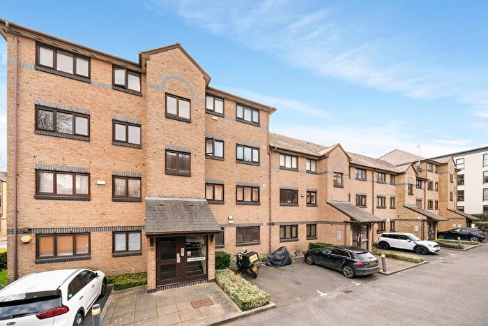 2 Bedroom Flat For Sale In Transom Square, London, E14