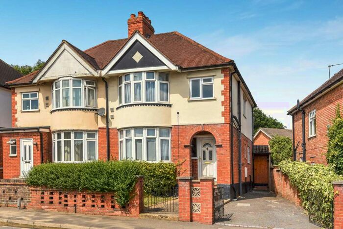 4 Bedroom Semi-Detached House To Rent In Beckingham Road, Guildford, GU2