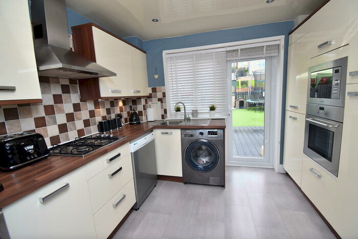 3 Bedroom Terraced House For Sale In Glenapp Road, Paisley, Renfrewshire, PA2