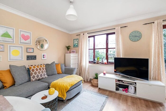 1 Bedroom Flat For Sale In Maria Court, Cypress Road, South Norwood, London, SE25