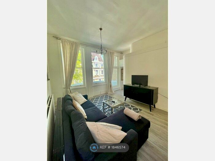 1 Bedroom Flat To Rent In Redcliffe Square, London, SW10