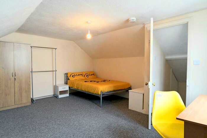 2 Bedroom Flat To Rent In Lewes Road, Brighton, BN2