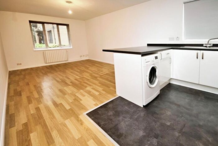 2 Bedroom Apartment To Rent In Woking Surrey, GU2