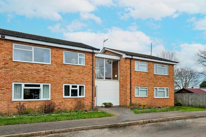 1 Bedroom Flat For Sale In Woottens Close, Comberton, Cambridge, CB23