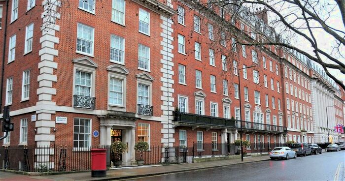 3 Bedroom Flat To Rent In Grosvenor Square, London, W1K