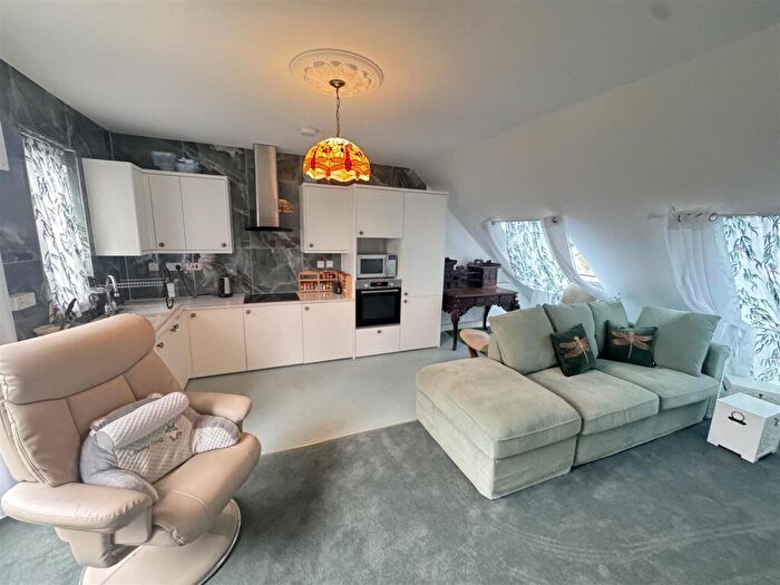 2 Bedroom Apartment To Rent In Weale Road, Chingford, E4