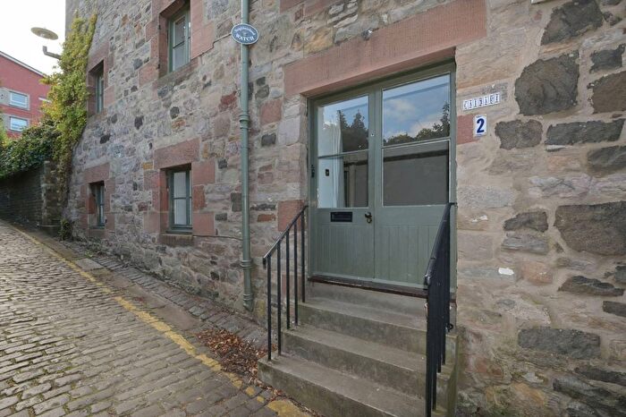 2 Bedroom Flat For Sale In Campbells Close, Old Town, Edinburgh, EH8