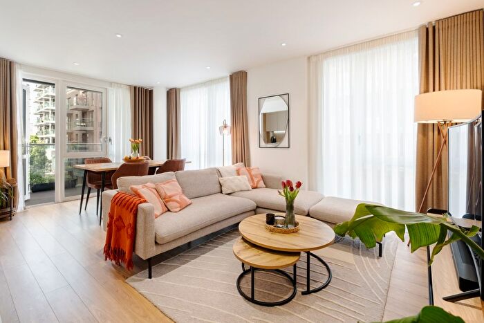 2 Bedroom Flat To Rent In Devan Grove, London, N4