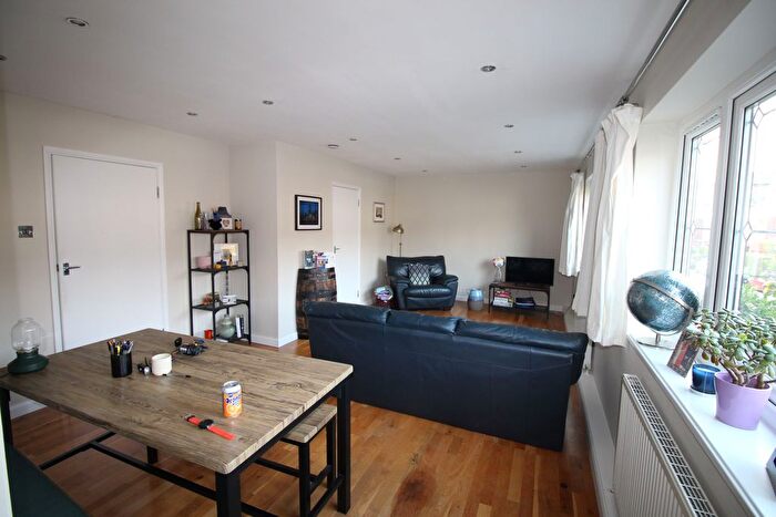 2 Bedroom Flat To Rent In Lincoln Road, East Finchley, N2