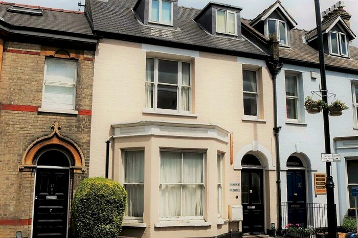 3 Bedroom Flat To Rent In Flat, Mill Road, Cambridge, CB1