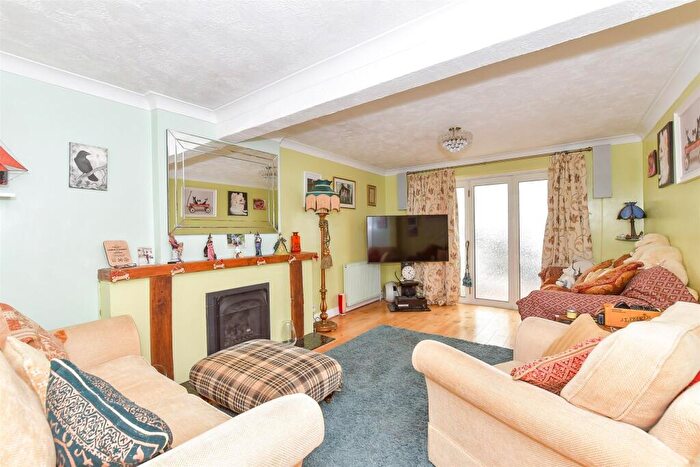 3 Bedroom Semi-Detached House For Sale In Ford Road, Arundel, West Sussex, BN18