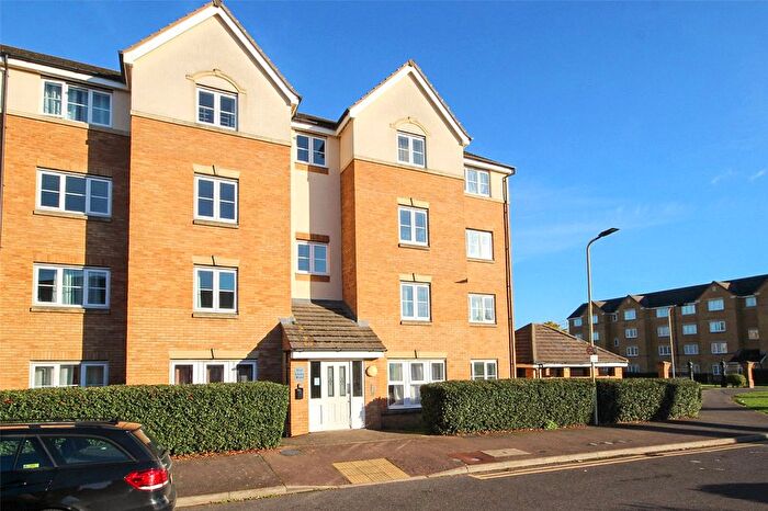 2 Bedroom Flat To Rent In Crowe Road, Bedford, Bedfordshire, MK40
