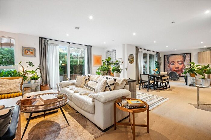 3 Bedroom Flat To Rent In The Avenue, Queen's Park, NW6