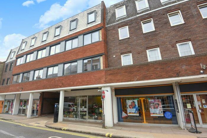 2 Bedroom Apartment To Rent In Pemboke Court, Aylesbury, HP20