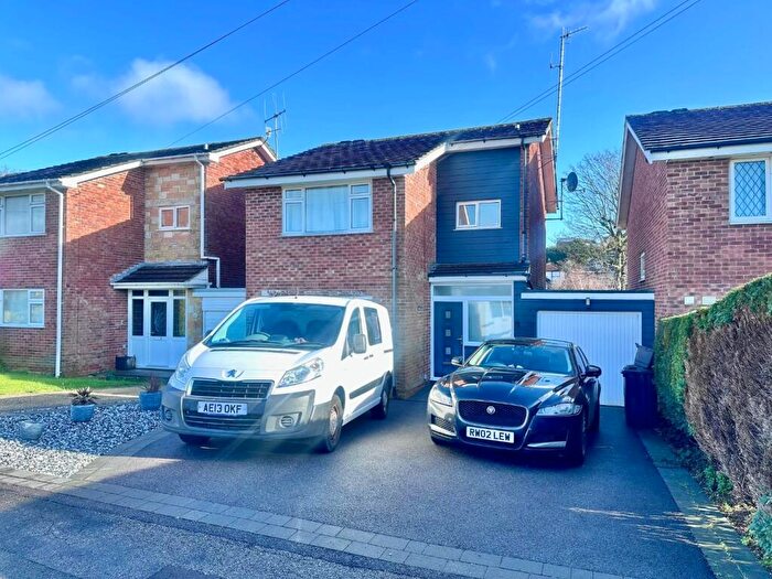 3 Bedroom Link Detached House For Sale In Oakbury Drive, Weymouth, DT3