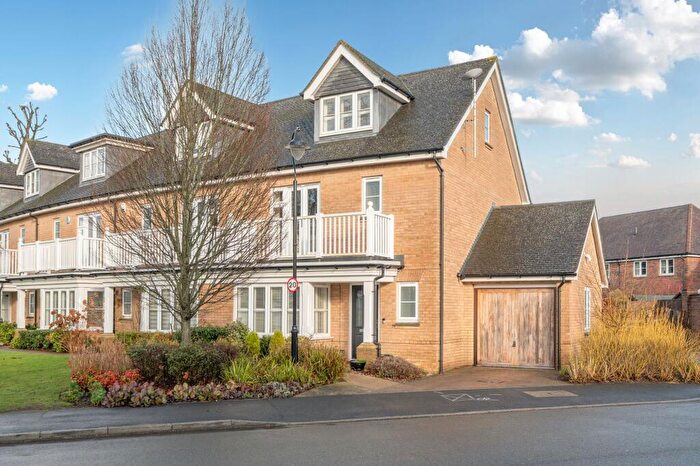 3 Bedroom End Of Terrace House For Sale In Oakgrove, Caterham, CR3