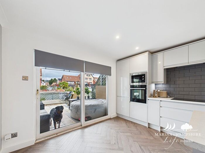 3 Bedroom Town House For Sale In Bryher Island, Port Solent, PO6