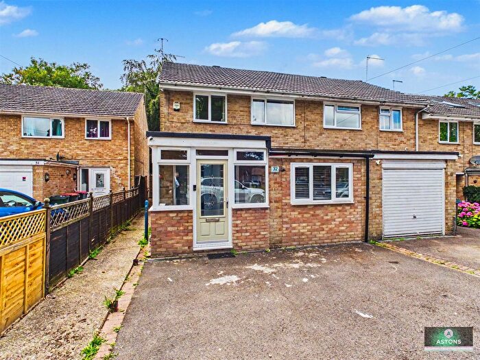3 Bedroom End Of Terrace House For Sale In Mannings Close, Pound Hill, RH10
