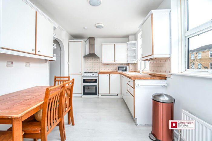 2 Bedroom Maisonette To Rent In Caldecott Way, Lower Clapton, Hackney, E5