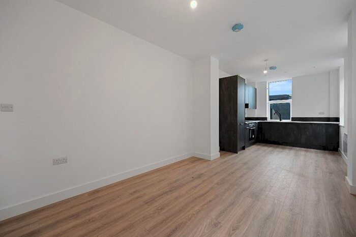 1 Bedroom Flat To Rent In The Grove, Slough, Berkshire, SL1