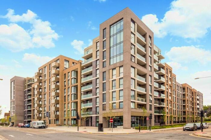 2 Bedroom Flat To Rent In Queenshurst Square, Kingston Upon Thames, KT2