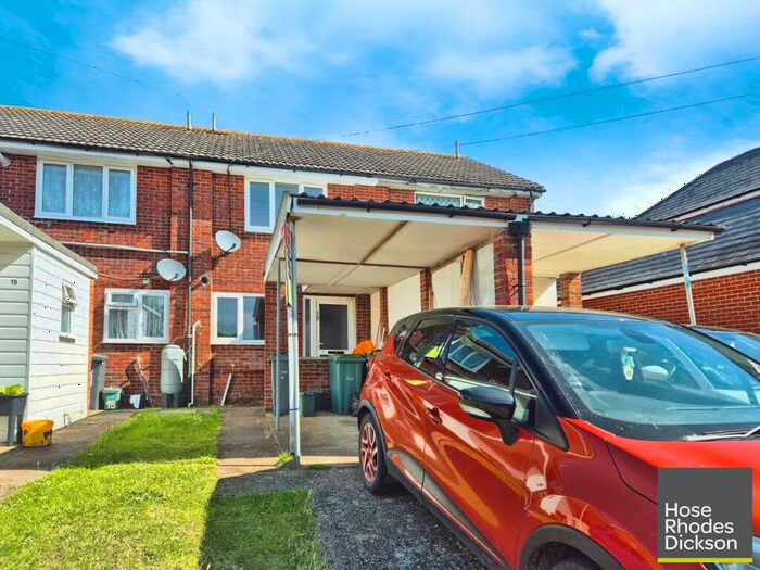 2 Bedroom Semi-Detached House To Rent In Green Street, Newport, PO30
