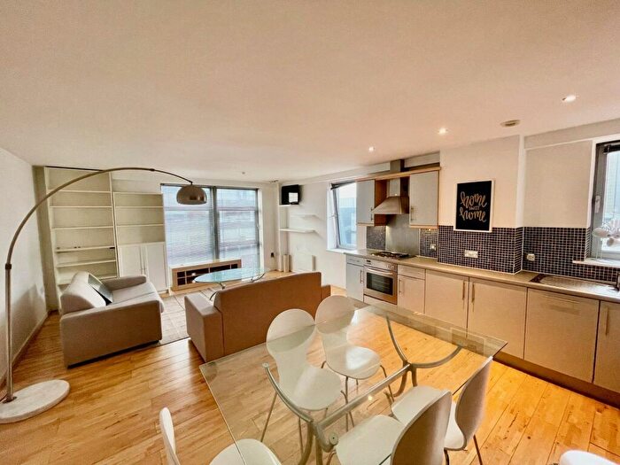 2 Bedroom Flat To Rent In Whitehall Quays, Leeds, LS1