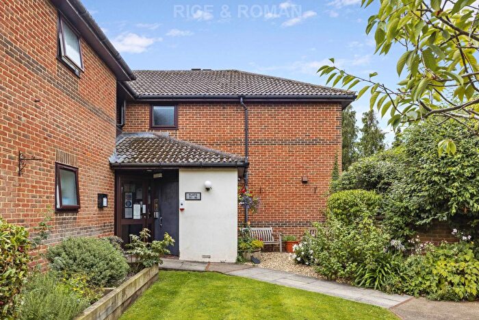 2 Bedroom Flat For Sale In Mount Lane, Bracknell, RG12