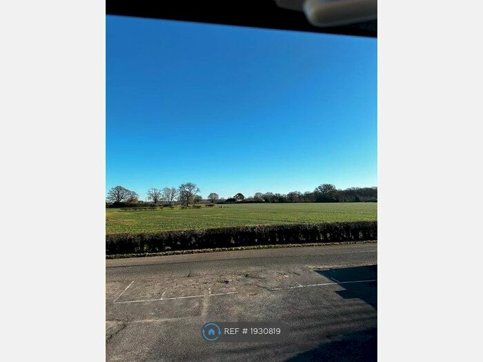 3 Bedroom Terraced House To Rent In Summerlea Court, Basingstoke, RG25