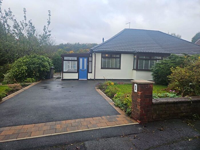 2 Bedroom Semi-Detached Bungalow To Rent In Dingle Avenue, Shaw, Oldham, OL2