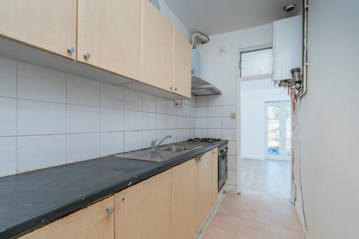 4 Bedroom Detached House To Rent In Durants Road, Enfield, EN3