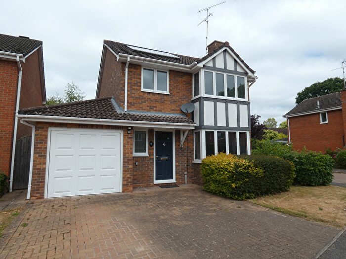 4 Bedroom Detached House To Rent In Randolph Drive, Farnborough, Hampshire, GU14