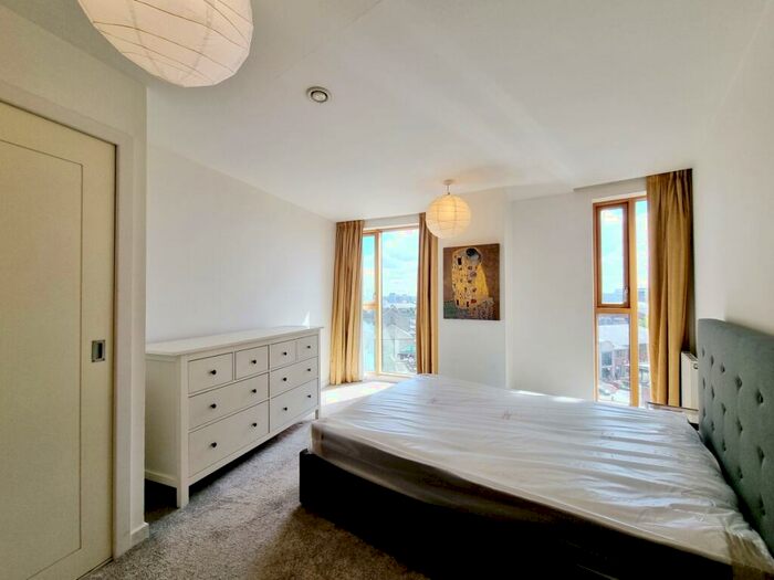 2 Bedroom Apartment To Rent In Candle House Wharf Approach Leeds, LS1