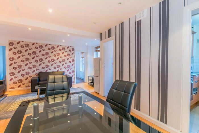 3 Bedroom Flat To Rent In Park West, Hyde Park Estate, London, W2