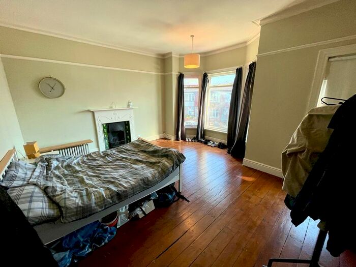 4 Bedroom Semi-Detached House To Rent In St Johns Road, Old Trafford, M16