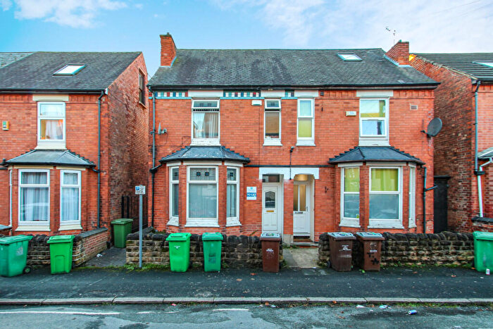 3 Bedroom Semi-Detached House To Rent In Teversal Avenue, Lenton, NG7