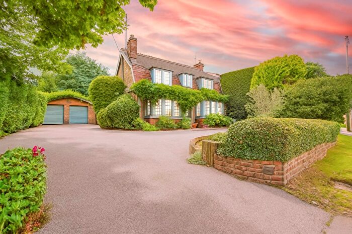5 Bedroom Detached House For Sale In High Road, Hockley, SS5