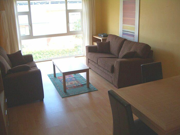 2 Bedroom Flat To Rent In Flat, Elizabeth Court, Metchley Lane, B17